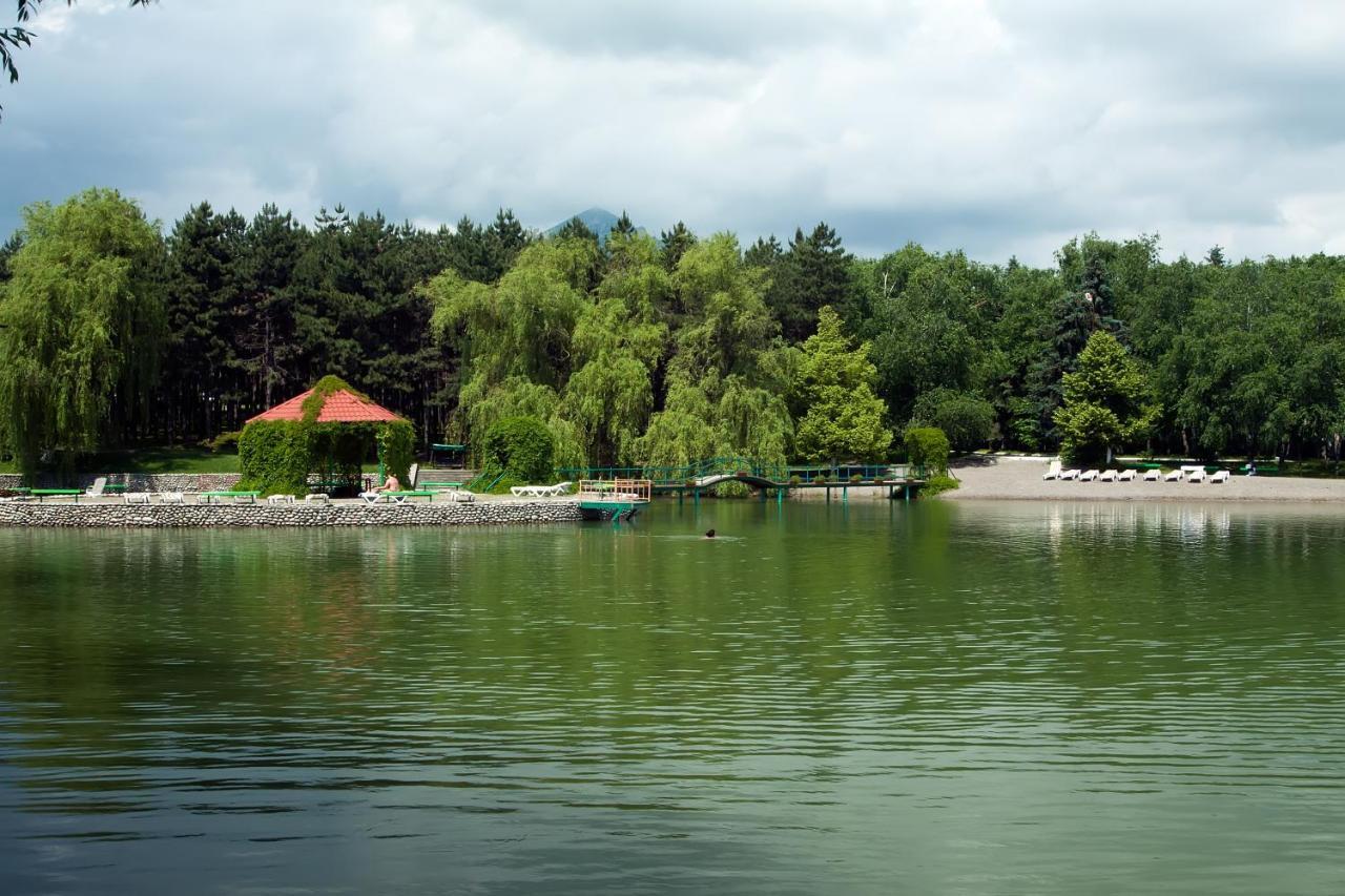 Sanatory Mashuk Aqua-Term Hotel Pyatigorsk Bagian luar foto